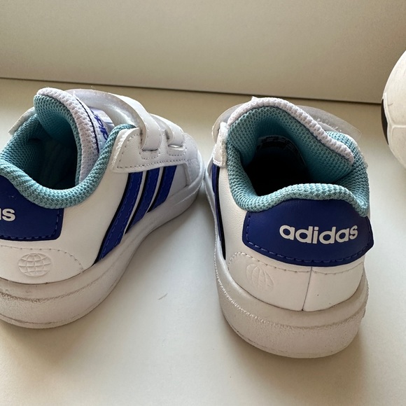 Adidas sneakers size 4 - Picture 5 of 6